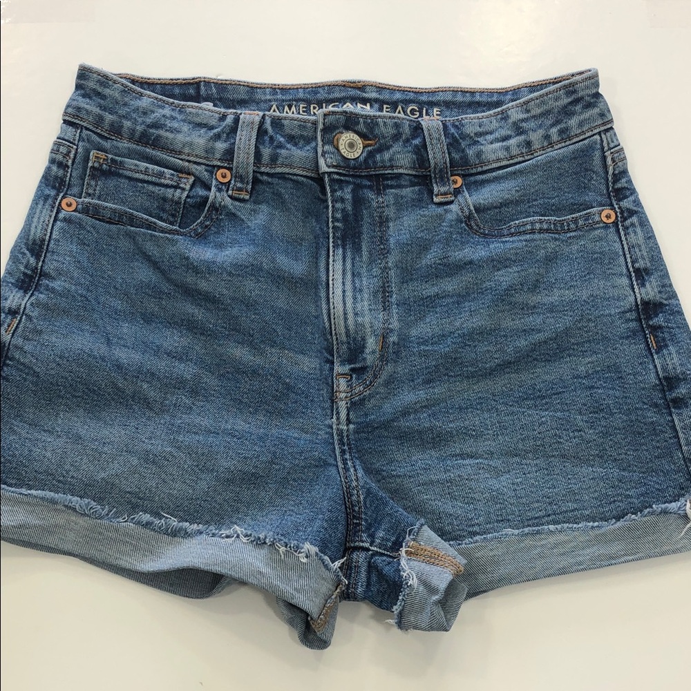 🦅American Eagle Mom Jean Shorts | Women’s Size 2 | Rolled Hem Denim